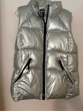 Metallic Silver Puffer Vest - Women's Sleeveless Jacket